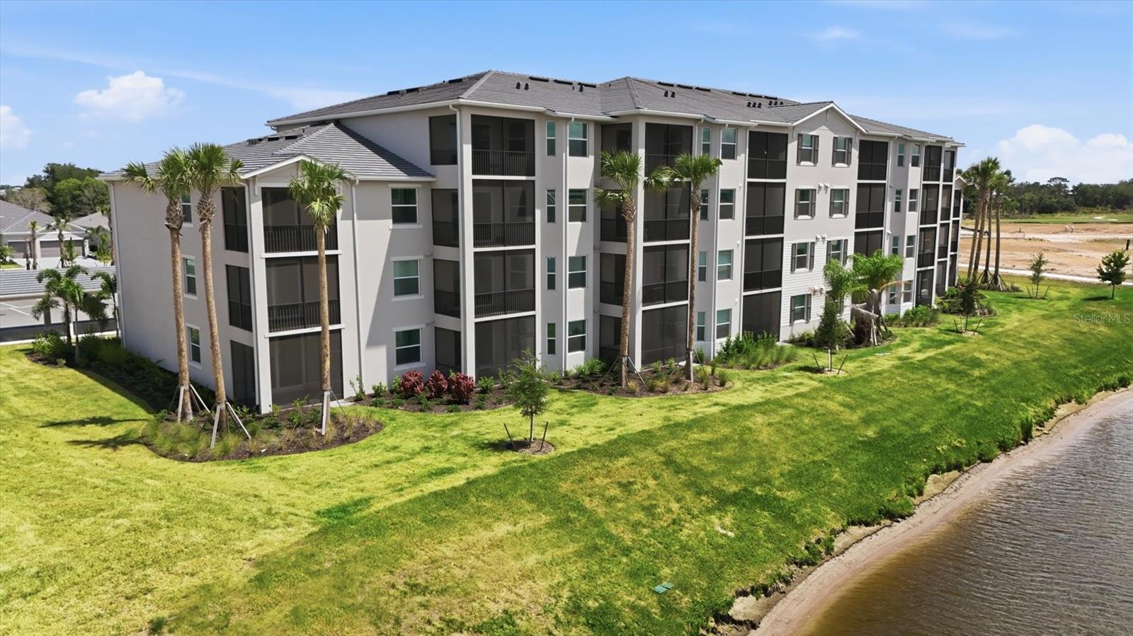 CALUSA COUNTRY CLUB - Residential
