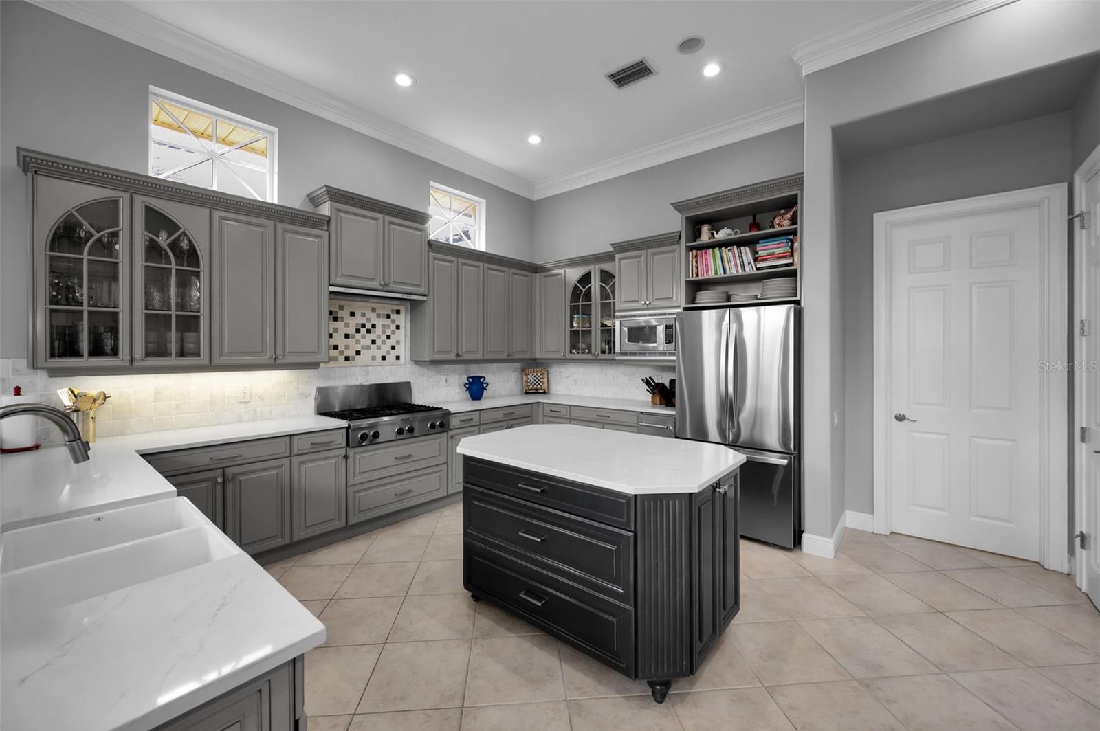 BAYOU CLUB ESTATES TR 2 PH 3 - Residential