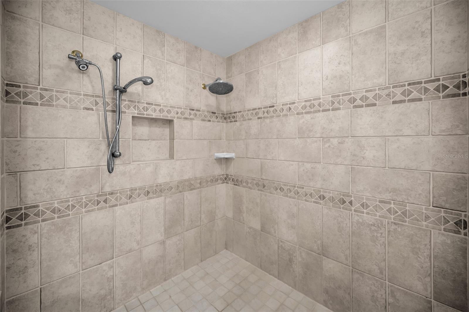 BAYOU CLUB ESTATES TR 2 PH 3 - Residential