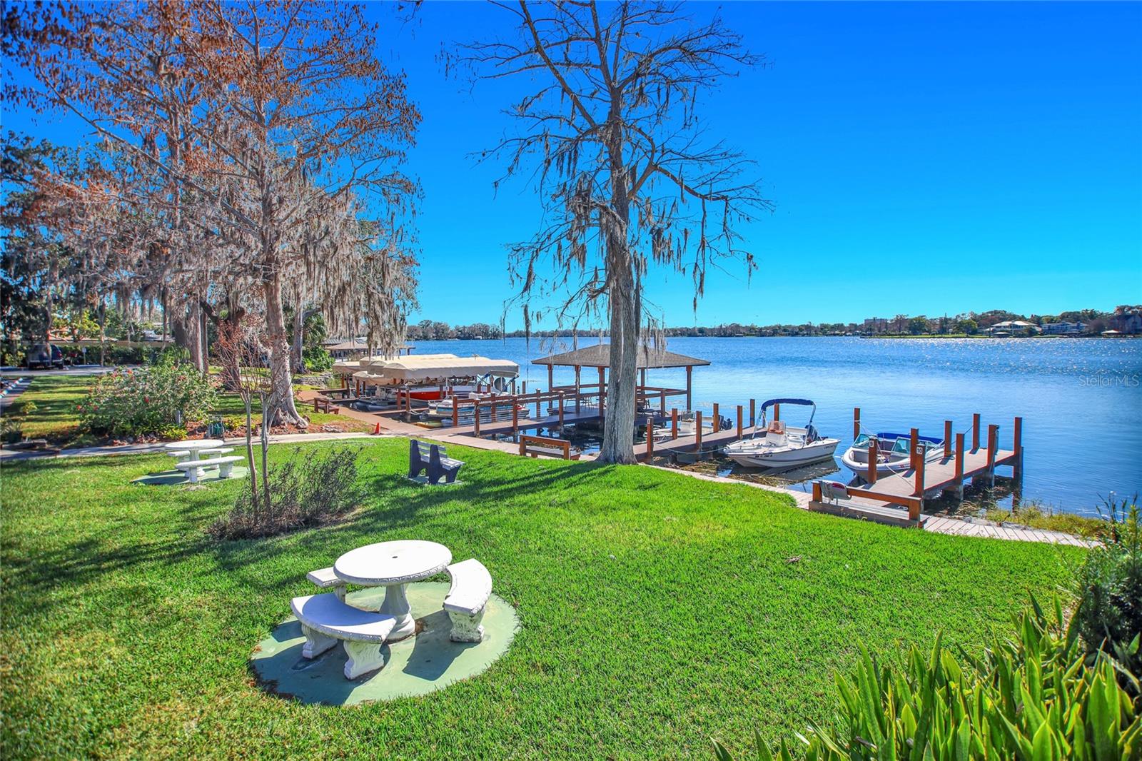 LAKESIDE MANOR APTS CONDO - Residential