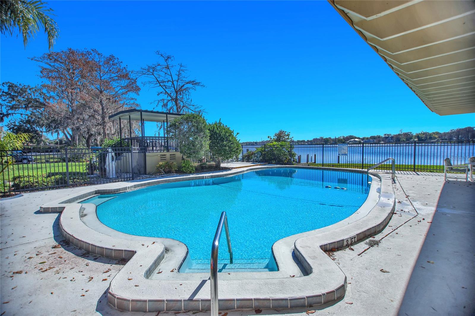 LAKESIDE MANOR APTS CONDO - Residential