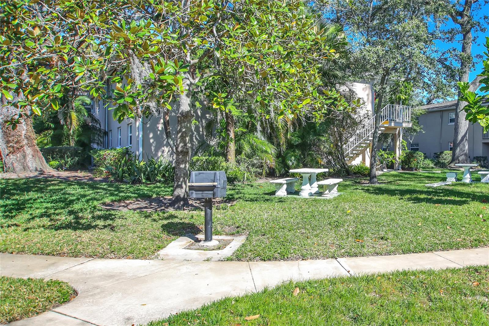 LAKESIDE MANOR APTS CONDO - Residential