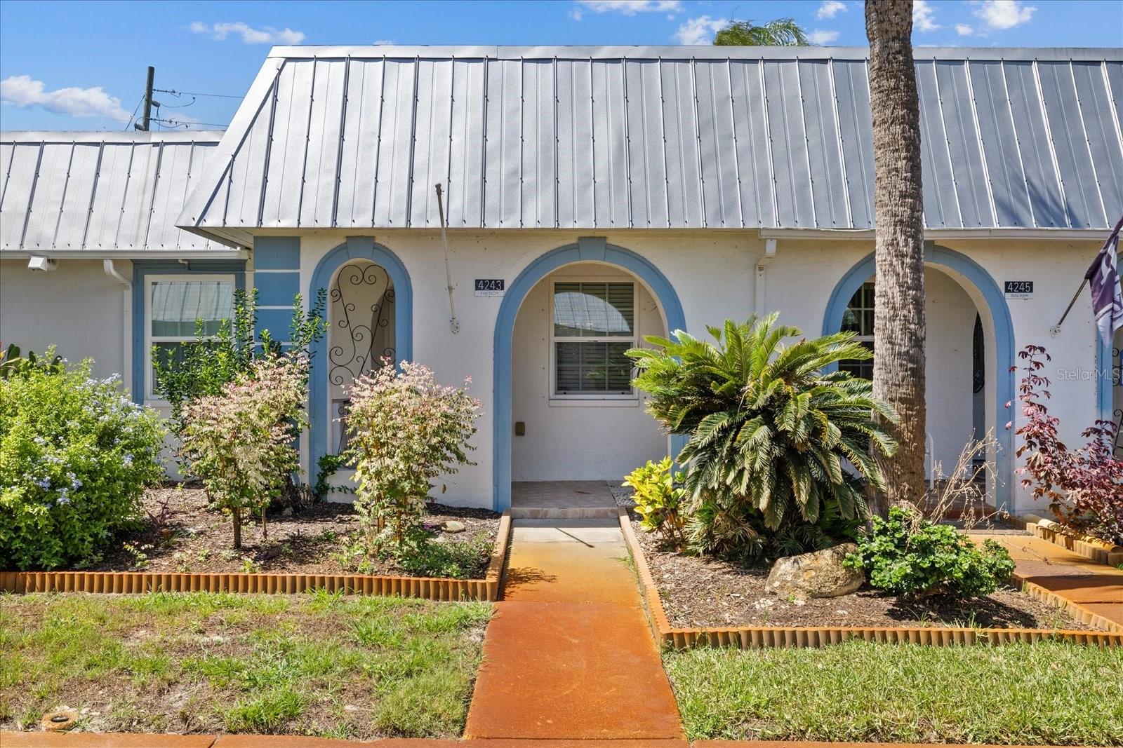 GARDENS OF BEACON SQUARE CONDO - Residential