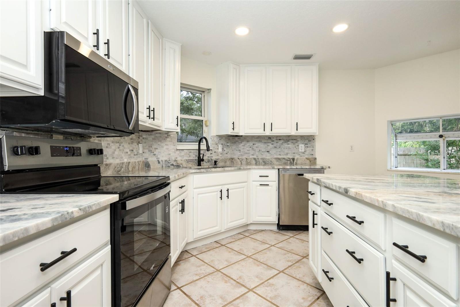 FLOMICH GARDEN SEC/HOLLY HILL HEIGHTS - Residential