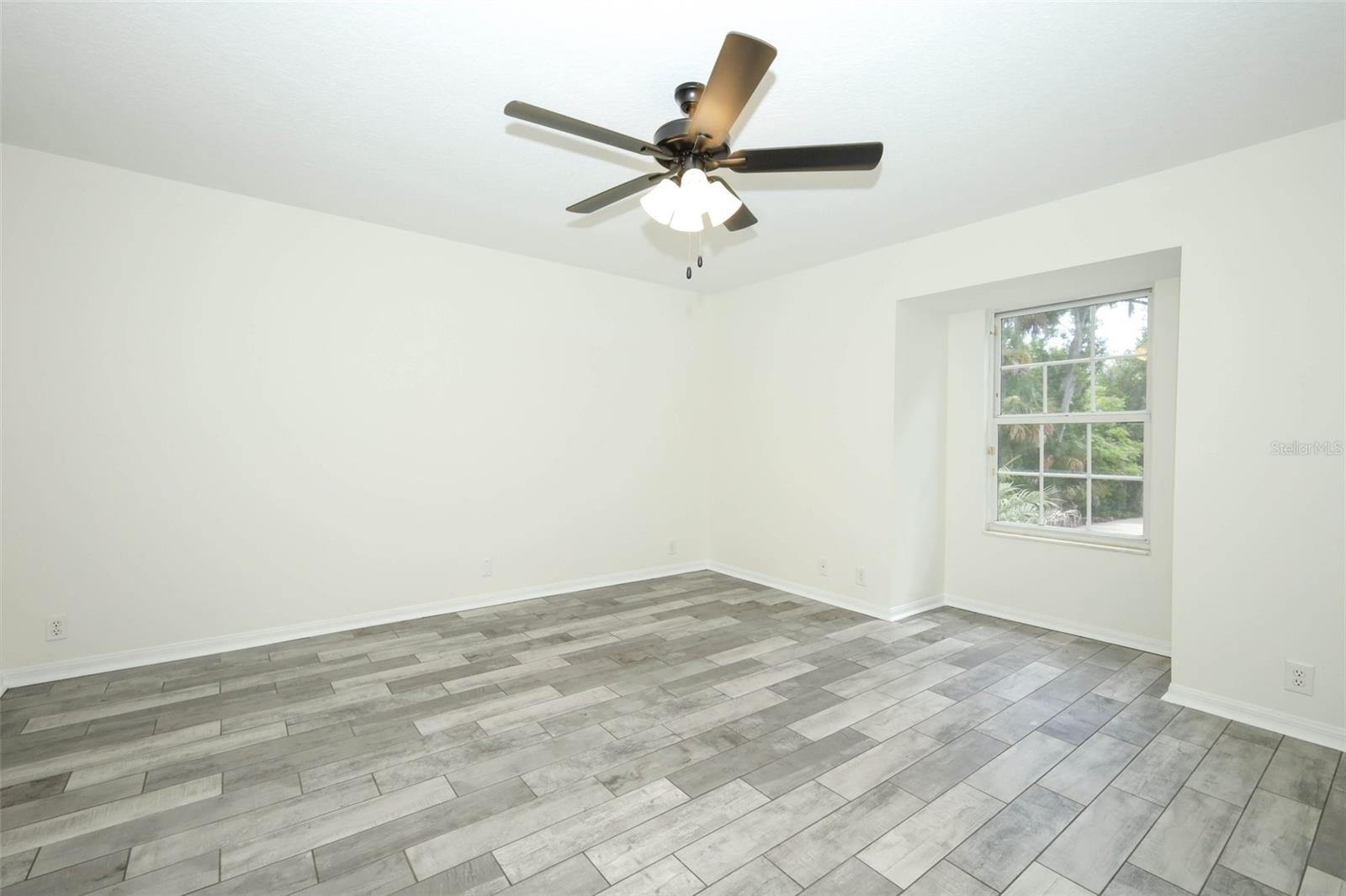 FLOMICH GARDEN SEC/HOLLY HILL HEIGHTS - Residential