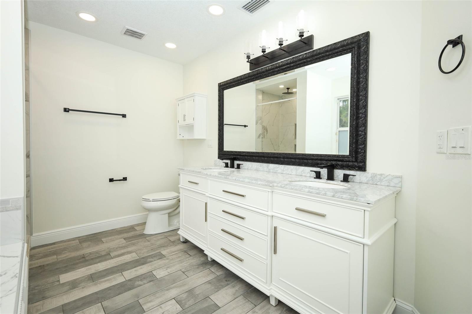 FLOMICH GARDEN SEC/HOLLY HILL HEIGHTS - Residential