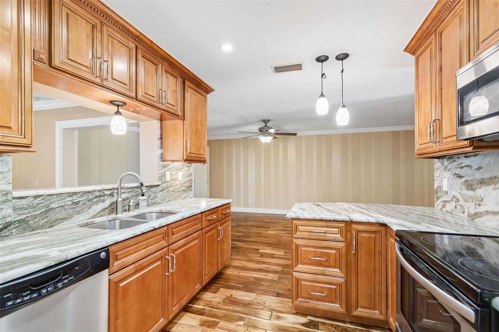 PARK VIEW ESTATES ADD - Residential Lease