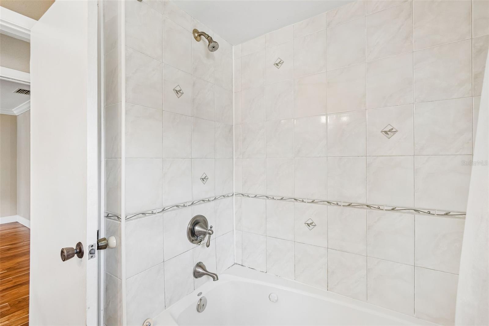 PARK VIEW ESTATES ADD - Residential Lease