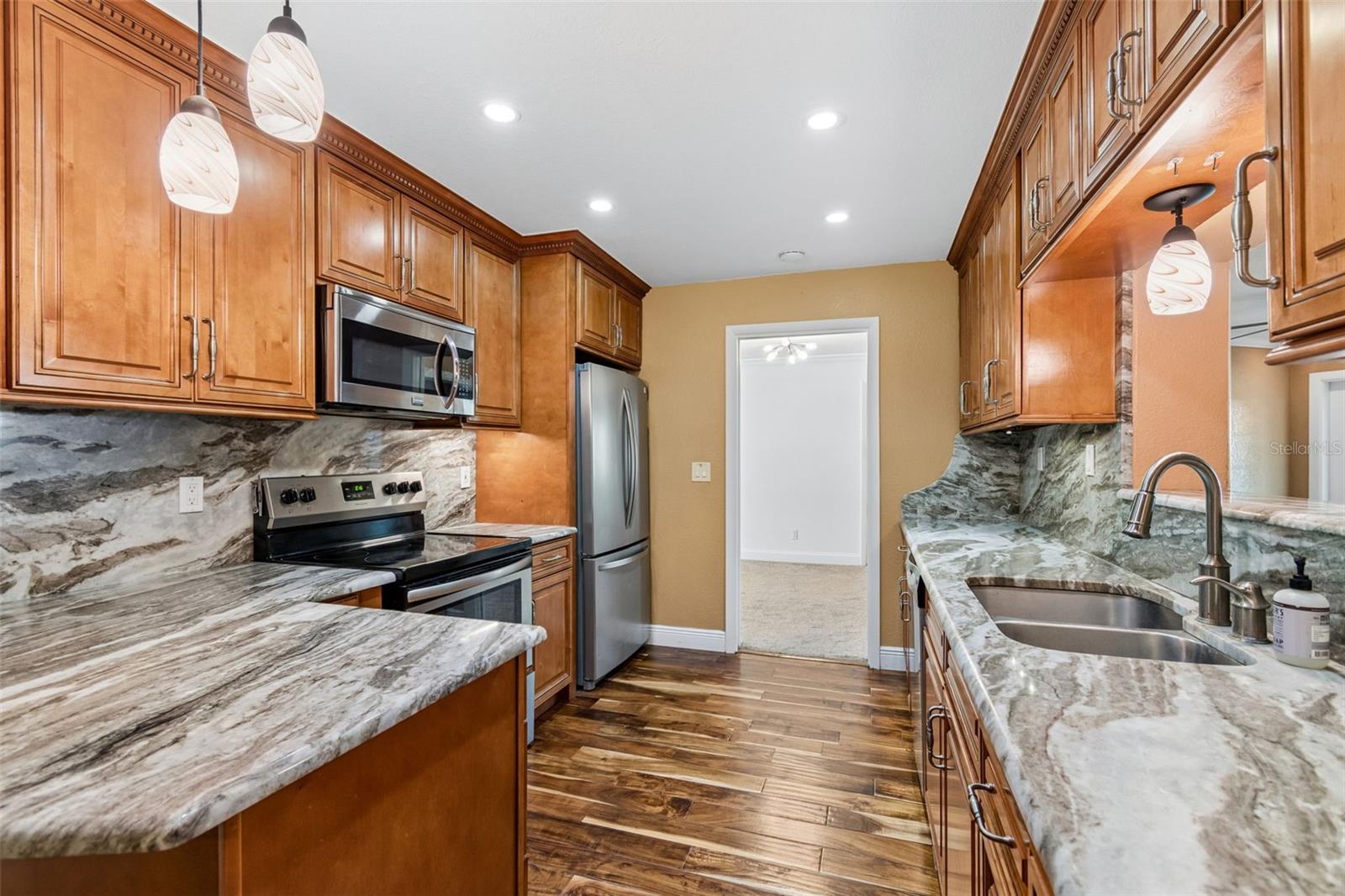 PARK VIEW ESTATES ADD - Residential Lease