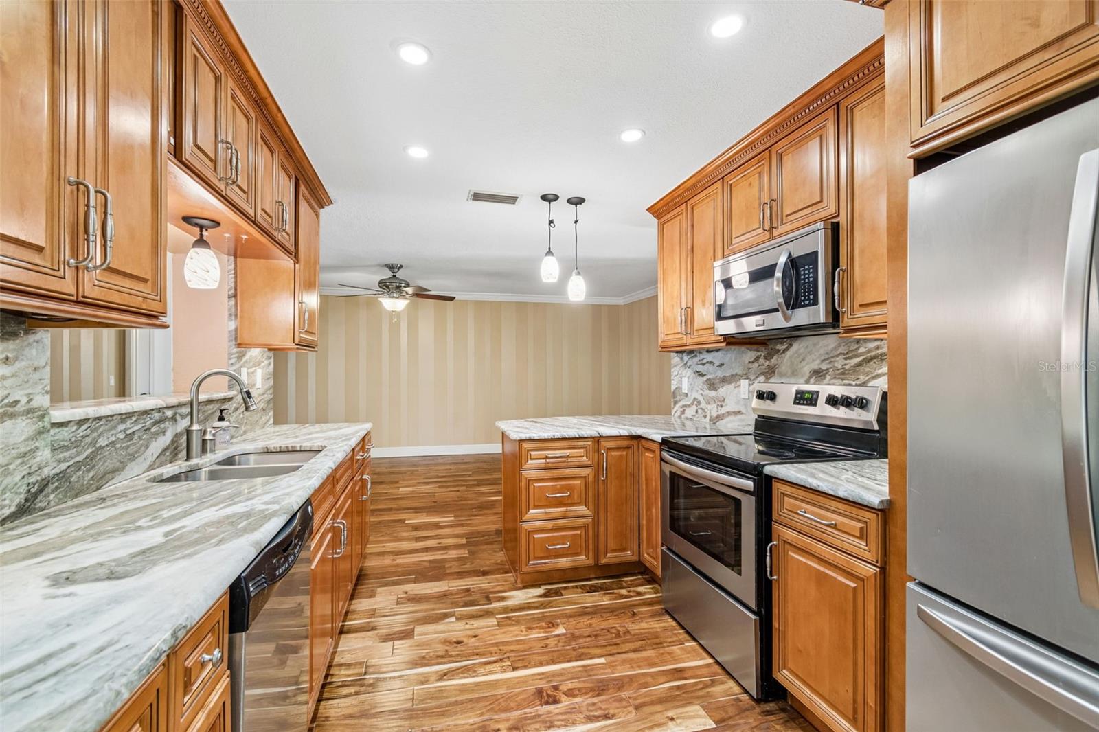 PARK VIEW ESTATES ADD - Residential Lease