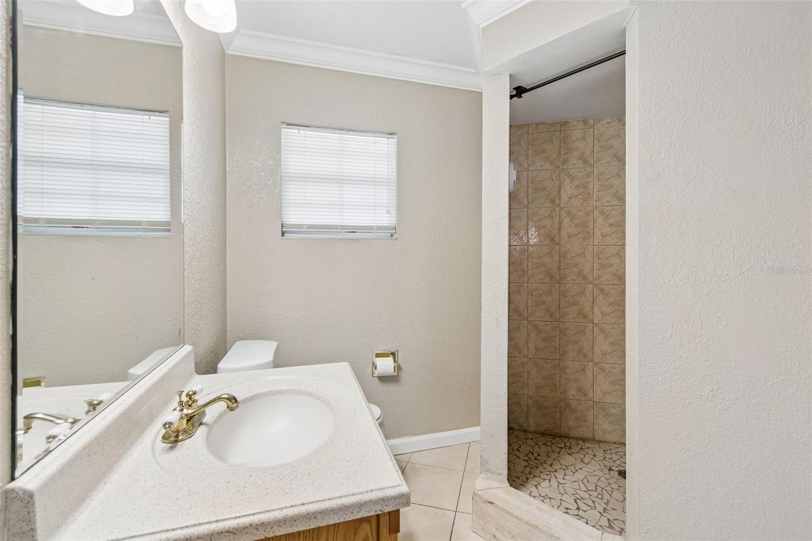 PARK VIEW ESTATES ADD - Residential Lease