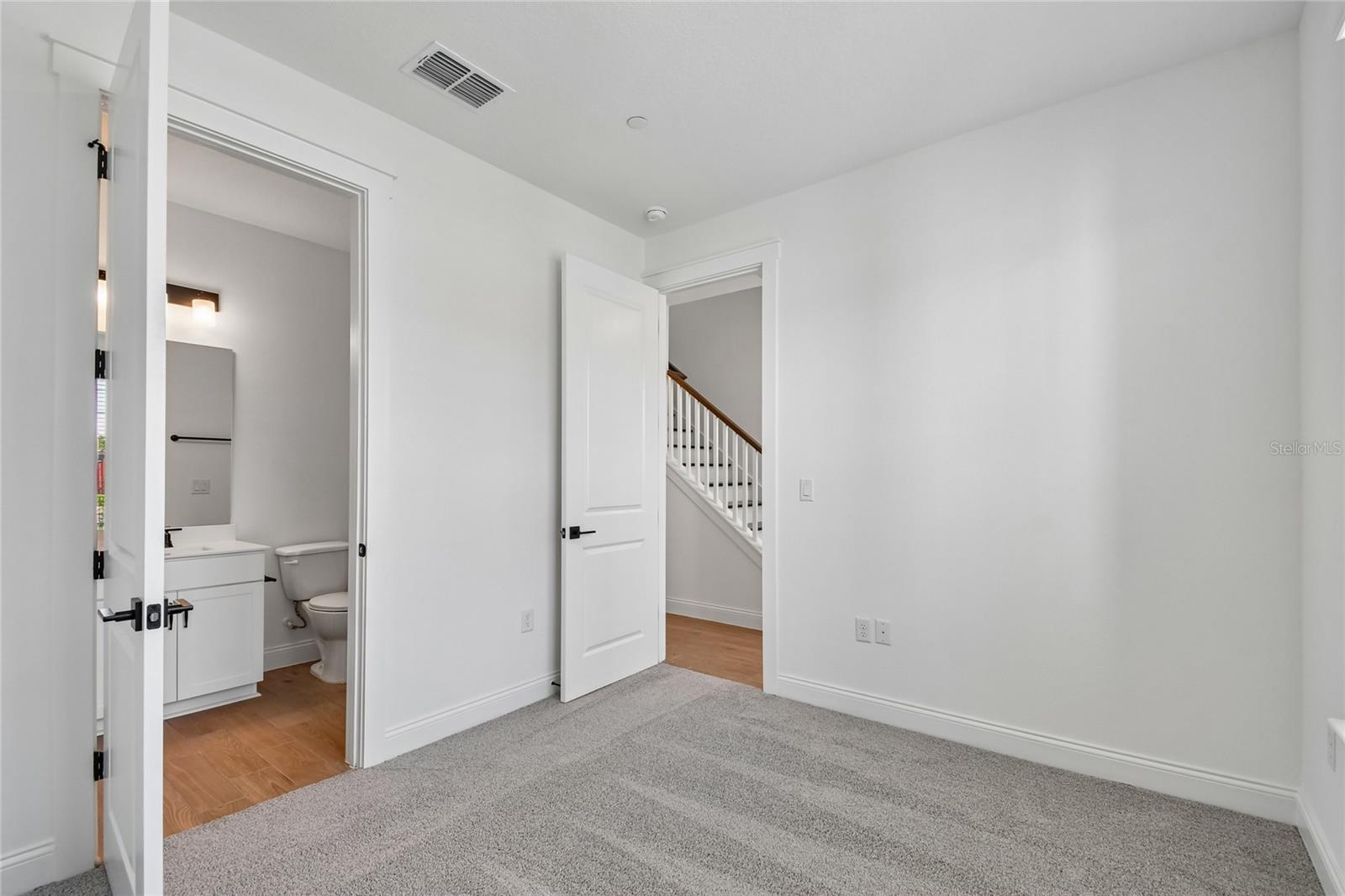 TOWNES AT NORTHLAKE - Residential
