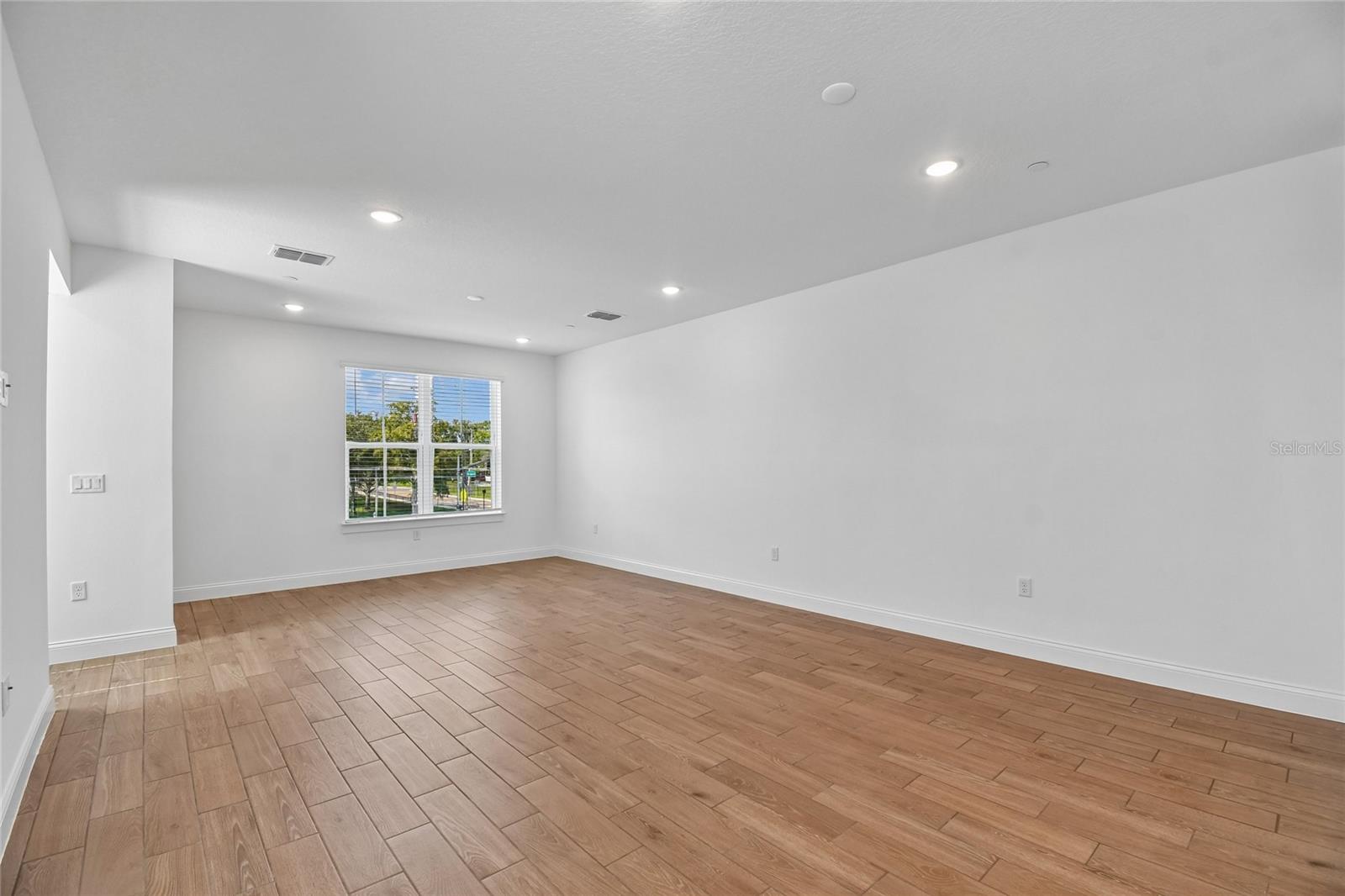 TOWNES AT NORTHLAKE - Residential