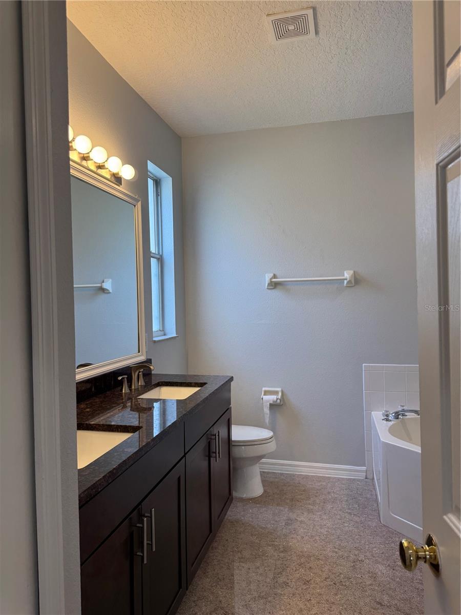 VILLAGES WEST OAK 44/106 - Residential Lease