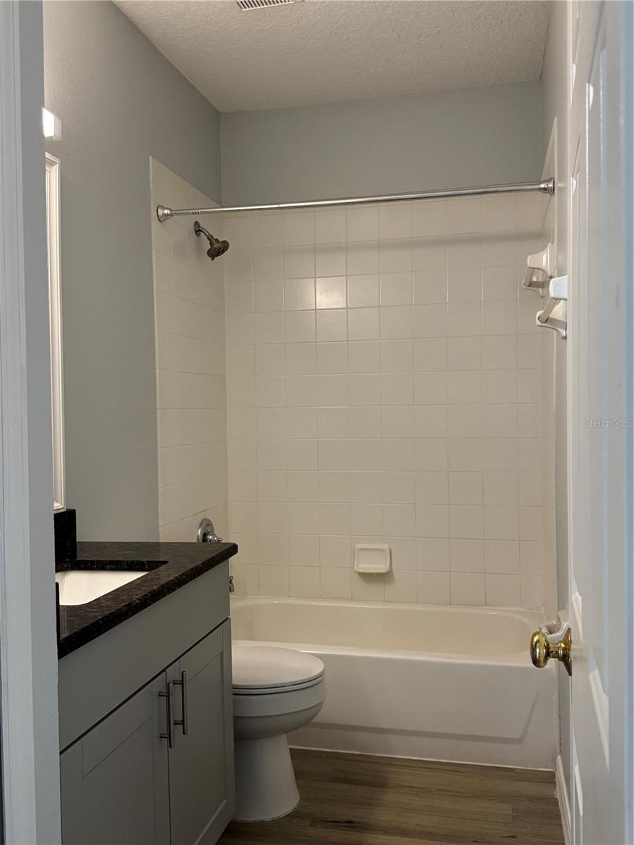 VILLAGES WEST OAK 44/106 - Residential Lease