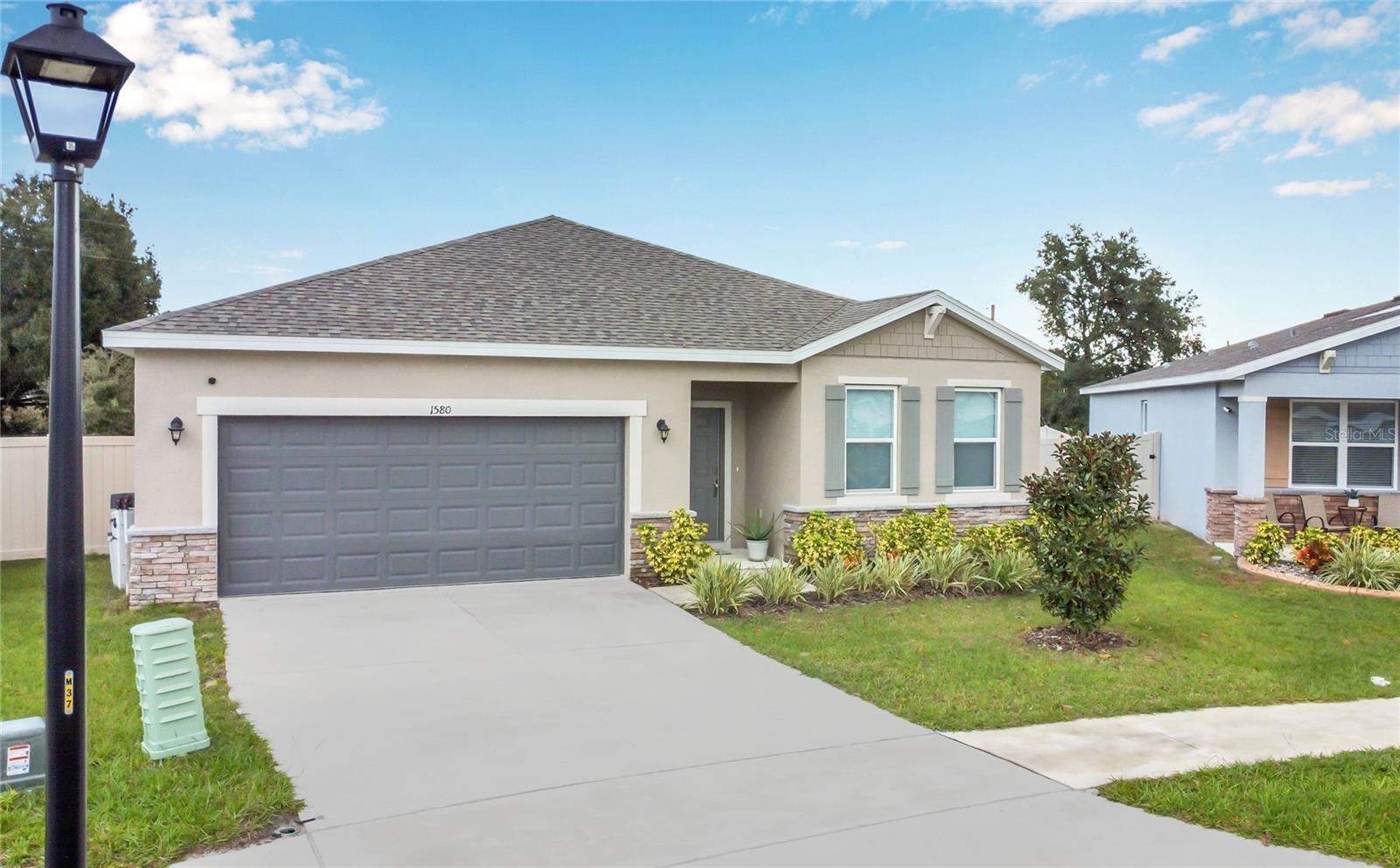 SUNSET LAKES - Residential