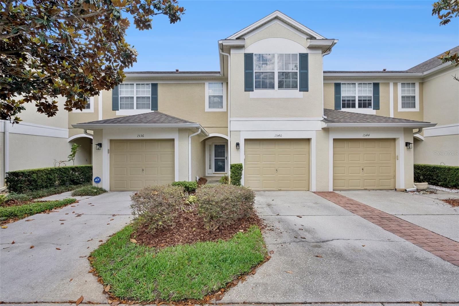 Come and see your new home in the sought after Vistas at Howell Branch community. This two story townhouse has 3 bedrooms, 2.5 baths, and open first floor, floor plan. Relax in the evening on your screened in porch. The master bedroom has a walk in closet and large master bath. Your washer and dryer are on the second floor centrally located to all the bedrooms. You will find yourself within walking distance of restaurants, grocery stores, and other retail outlets. It's central location puts within minutes of 436 and 417. Schedule your showing today!