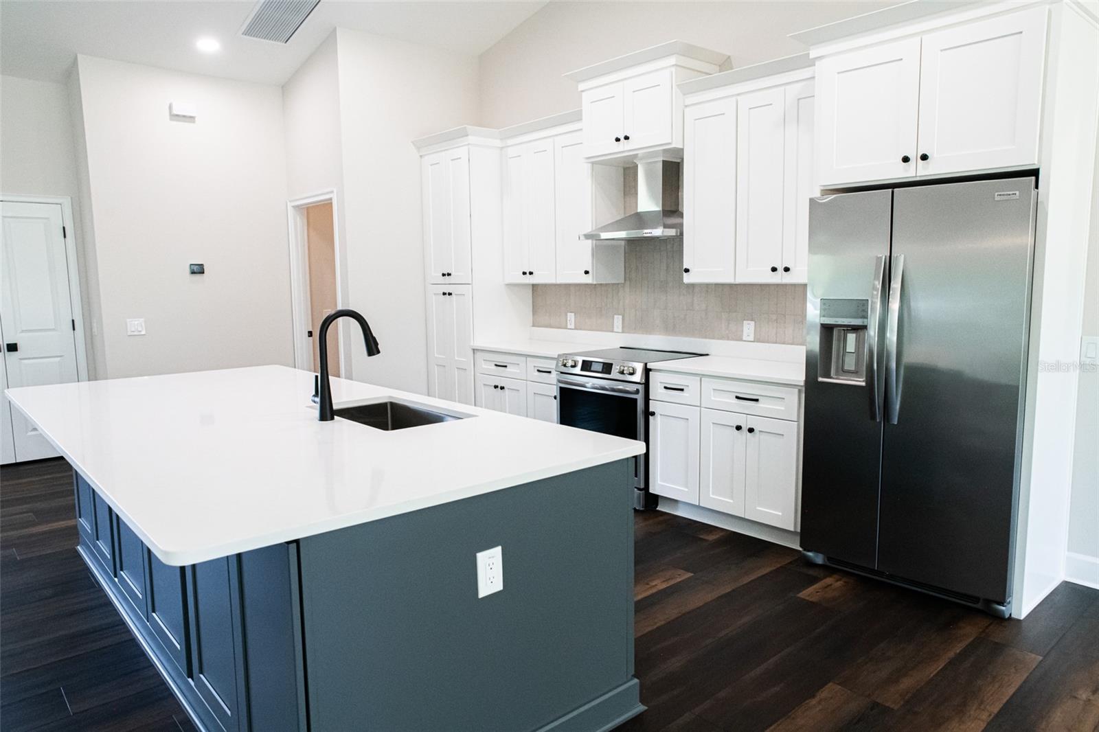 ROYAL HIGHLANDS - Residential