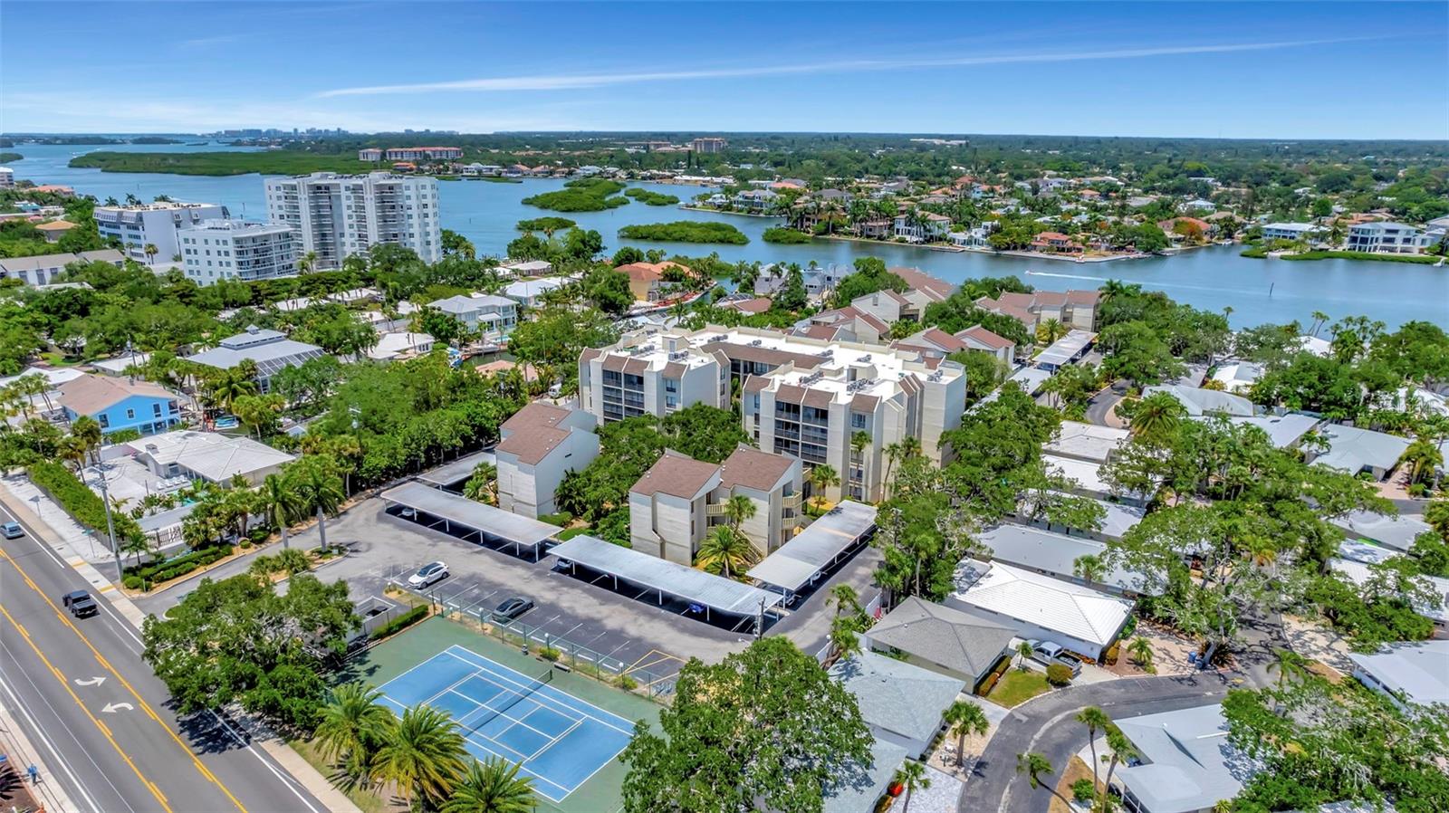 BAY OAKS - Residential