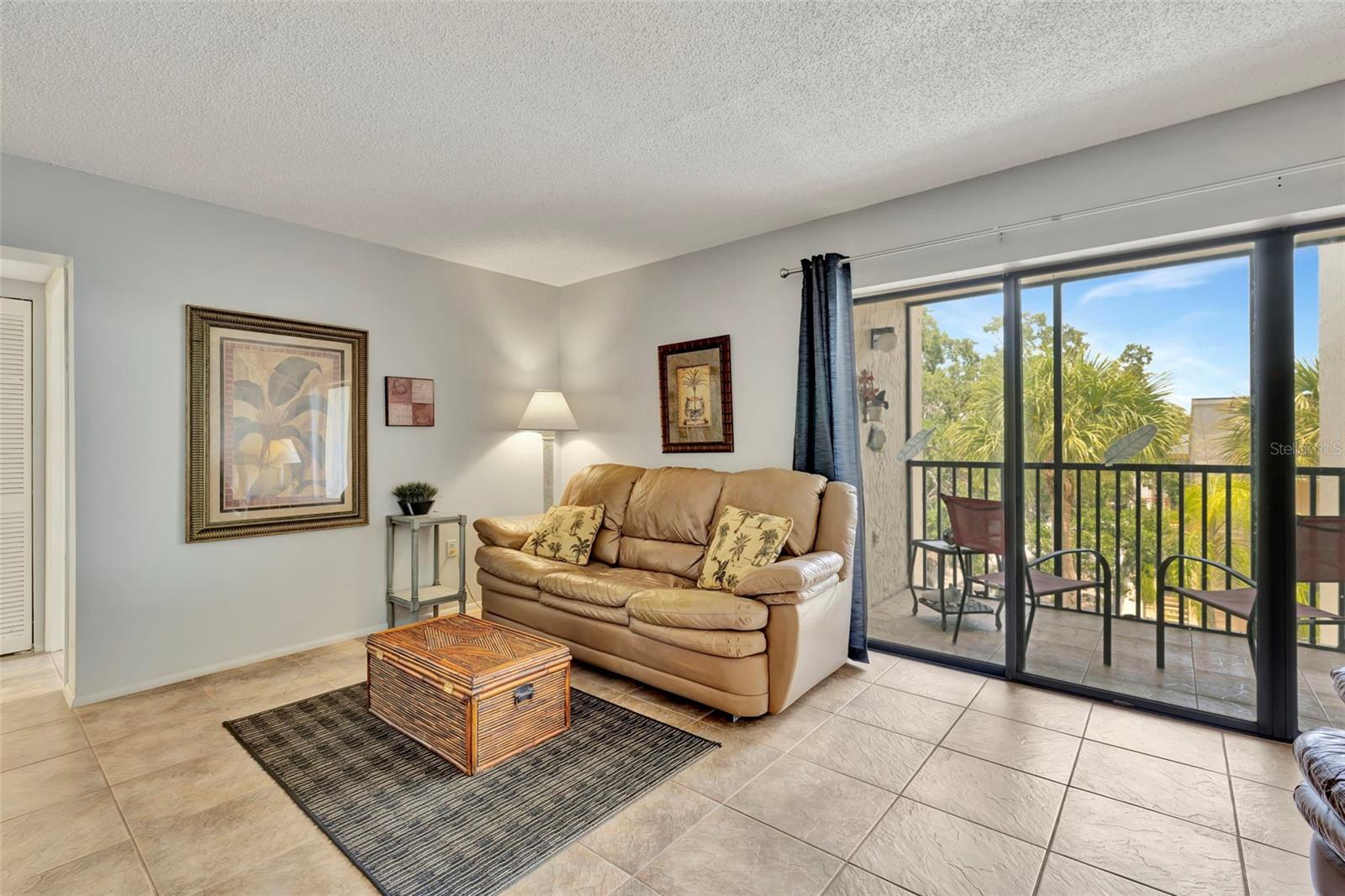 BAY OAKS - Residential