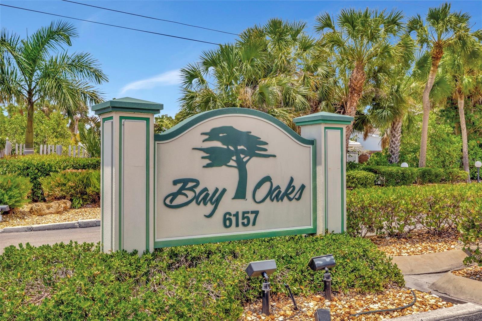 BAY OAKS - Residential