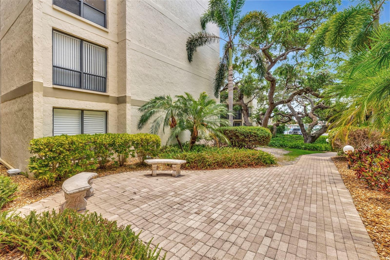 BAY OAKS - Residential