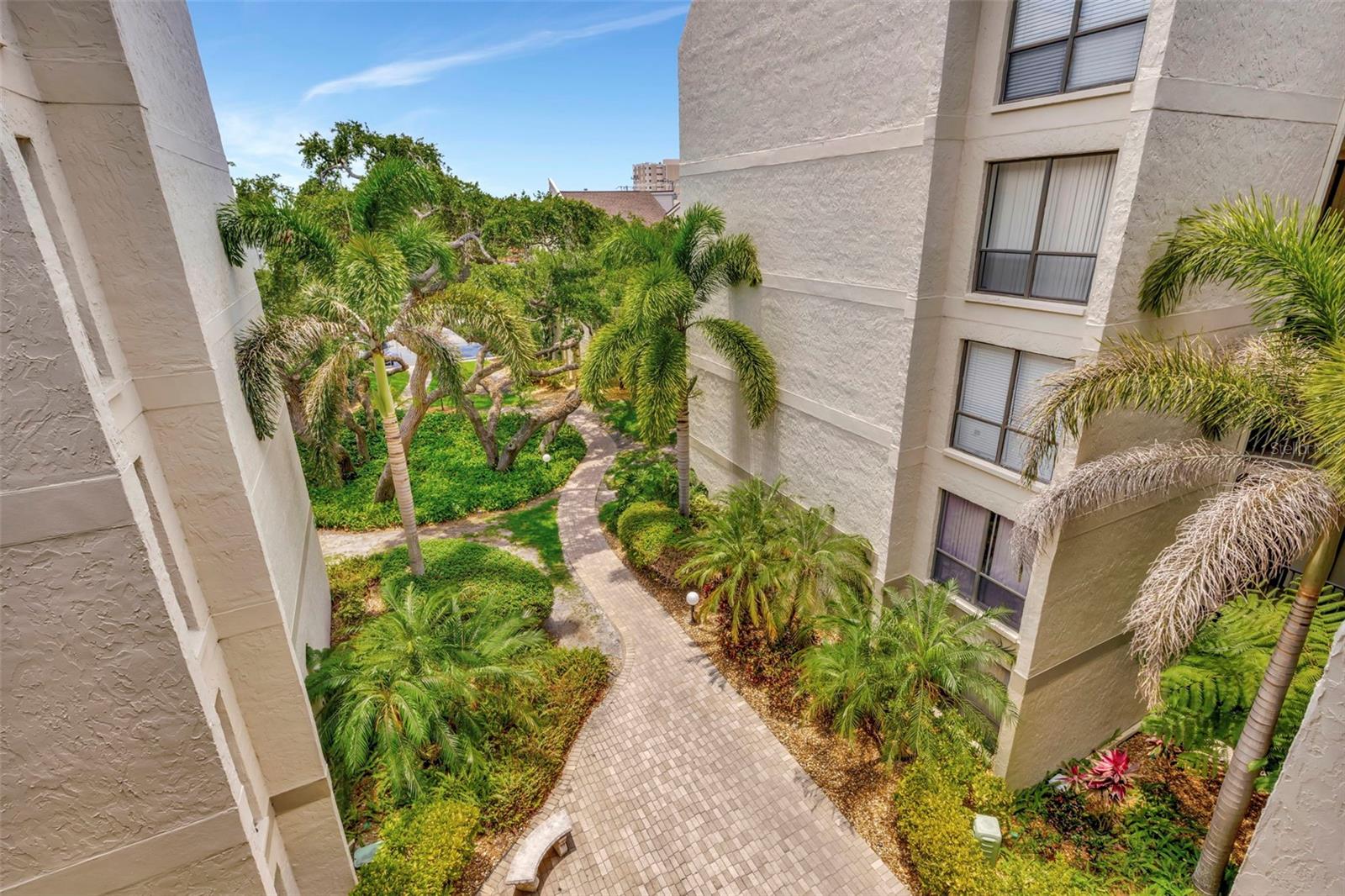 BAY OAKS - Residential