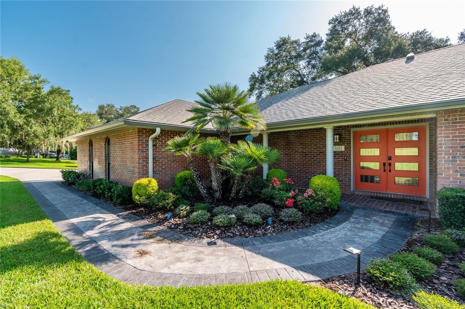 GOLDEN HILLS - Residential