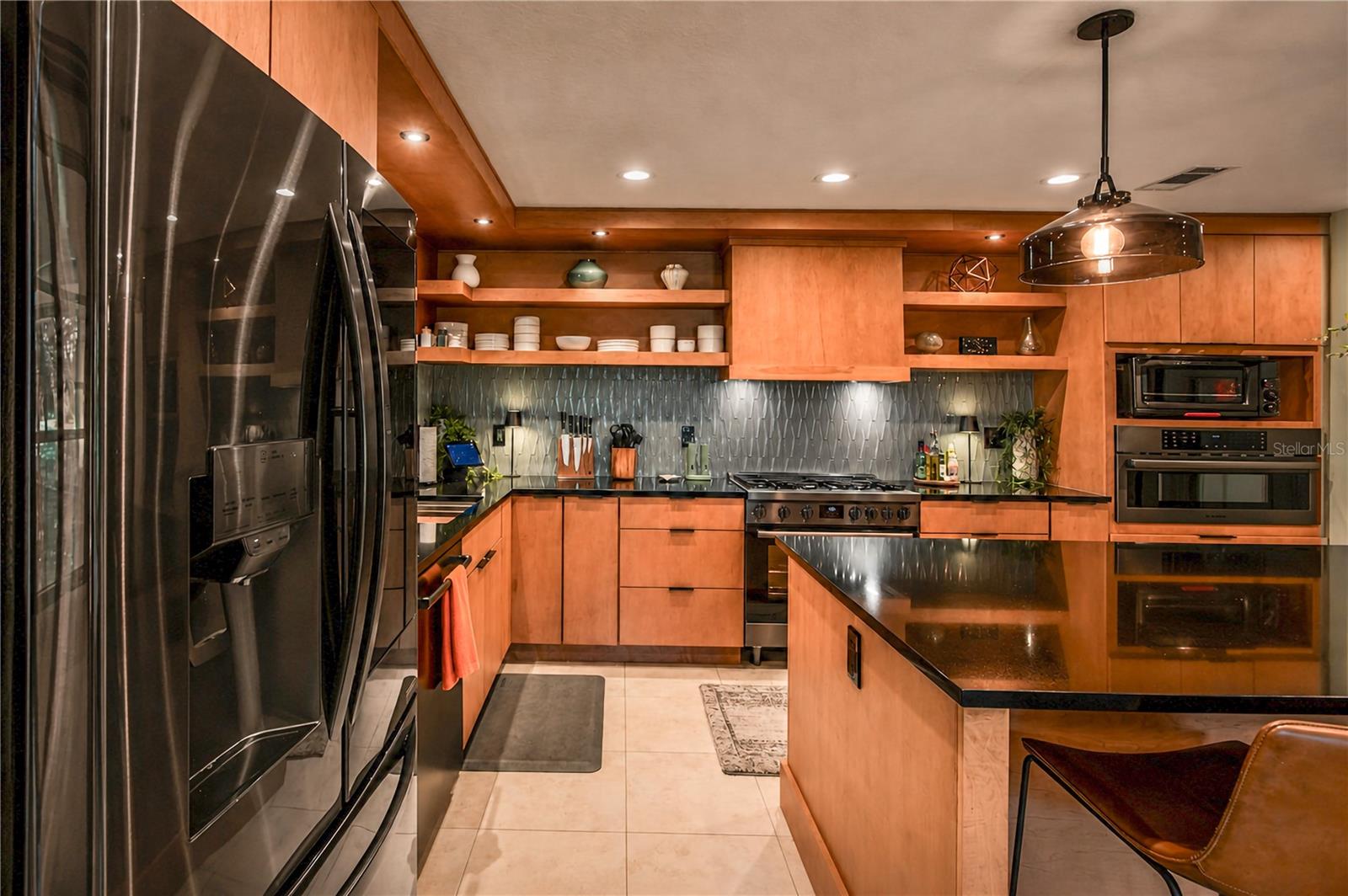 GOLDEN HILLS - Residential