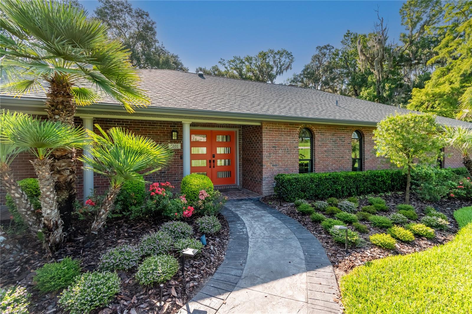 GOLDEN HILLS - Residential