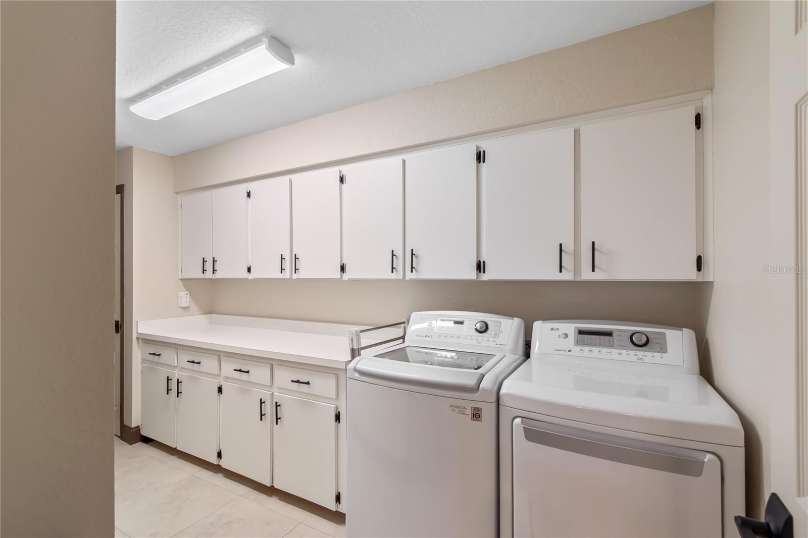 GOLDEN HILLS - Residential