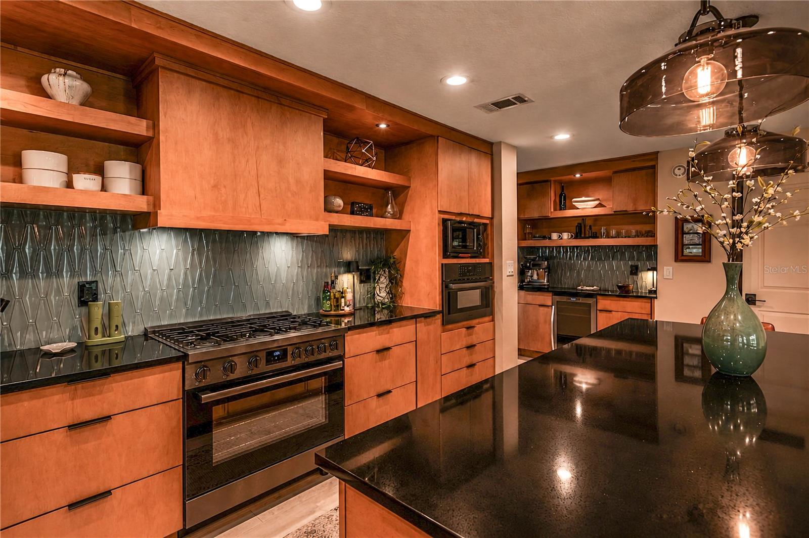 GOLDEN HILLS - Residential