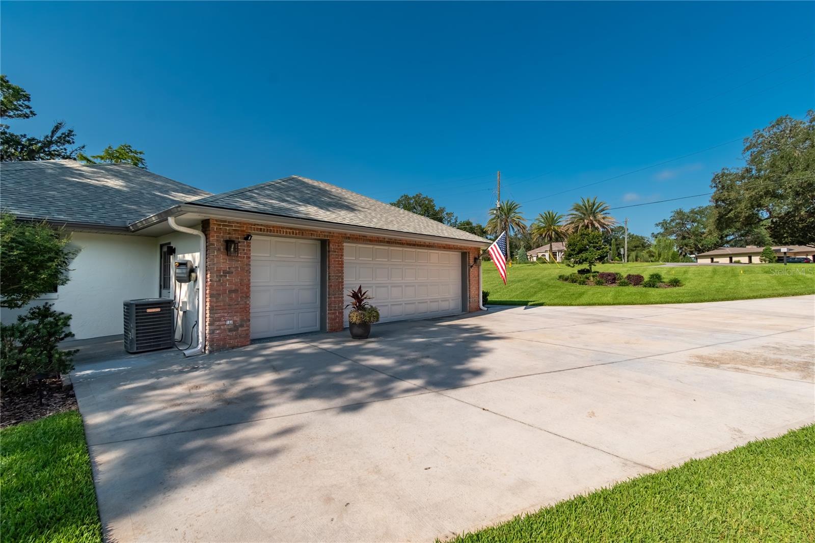 GOLDEN HILLS - Residential