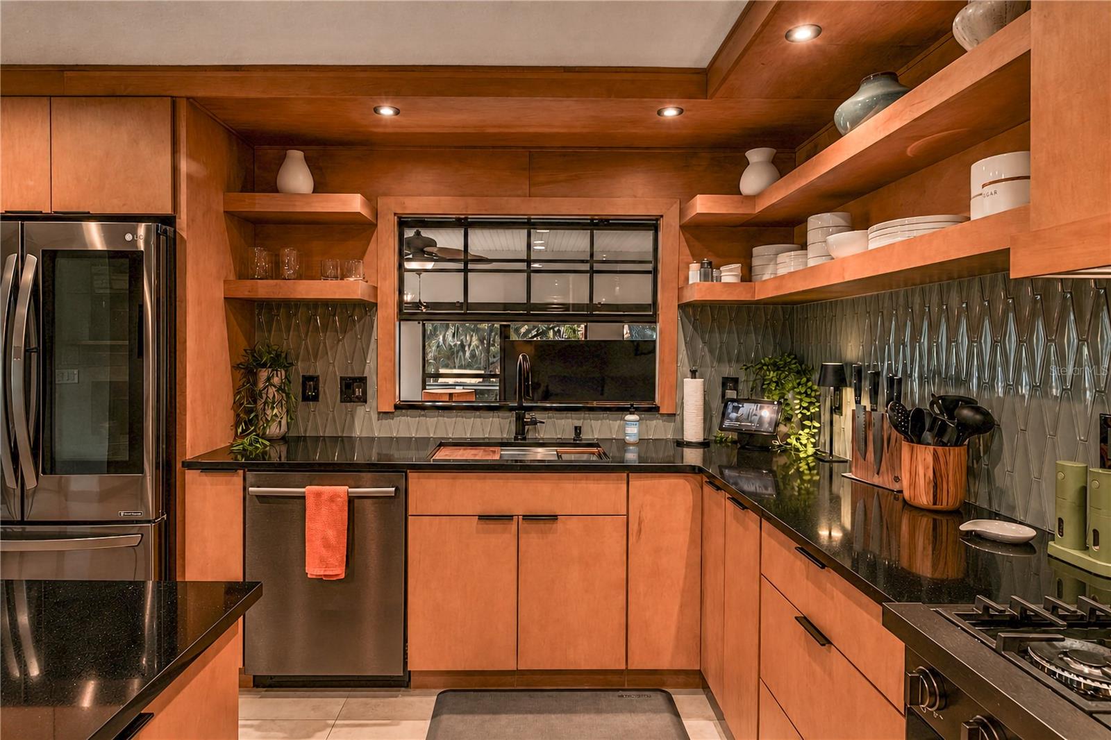 GOLDEN HILLS - Residential