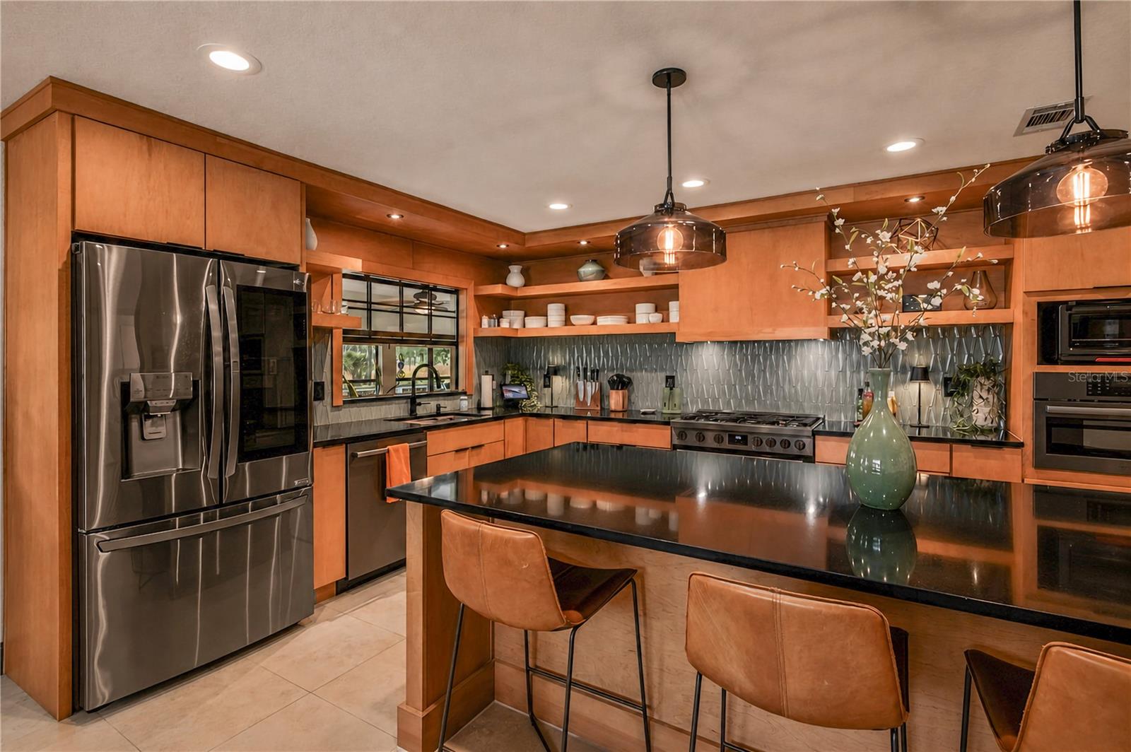 GOLDEN HILLS - Residential