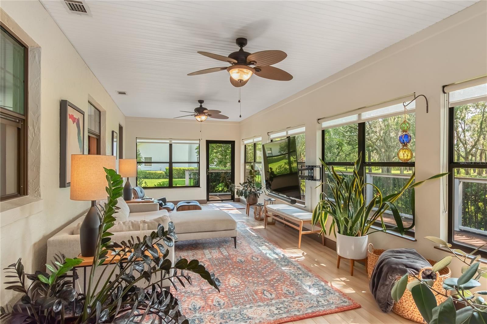 GOLDEN HILLS - Residential