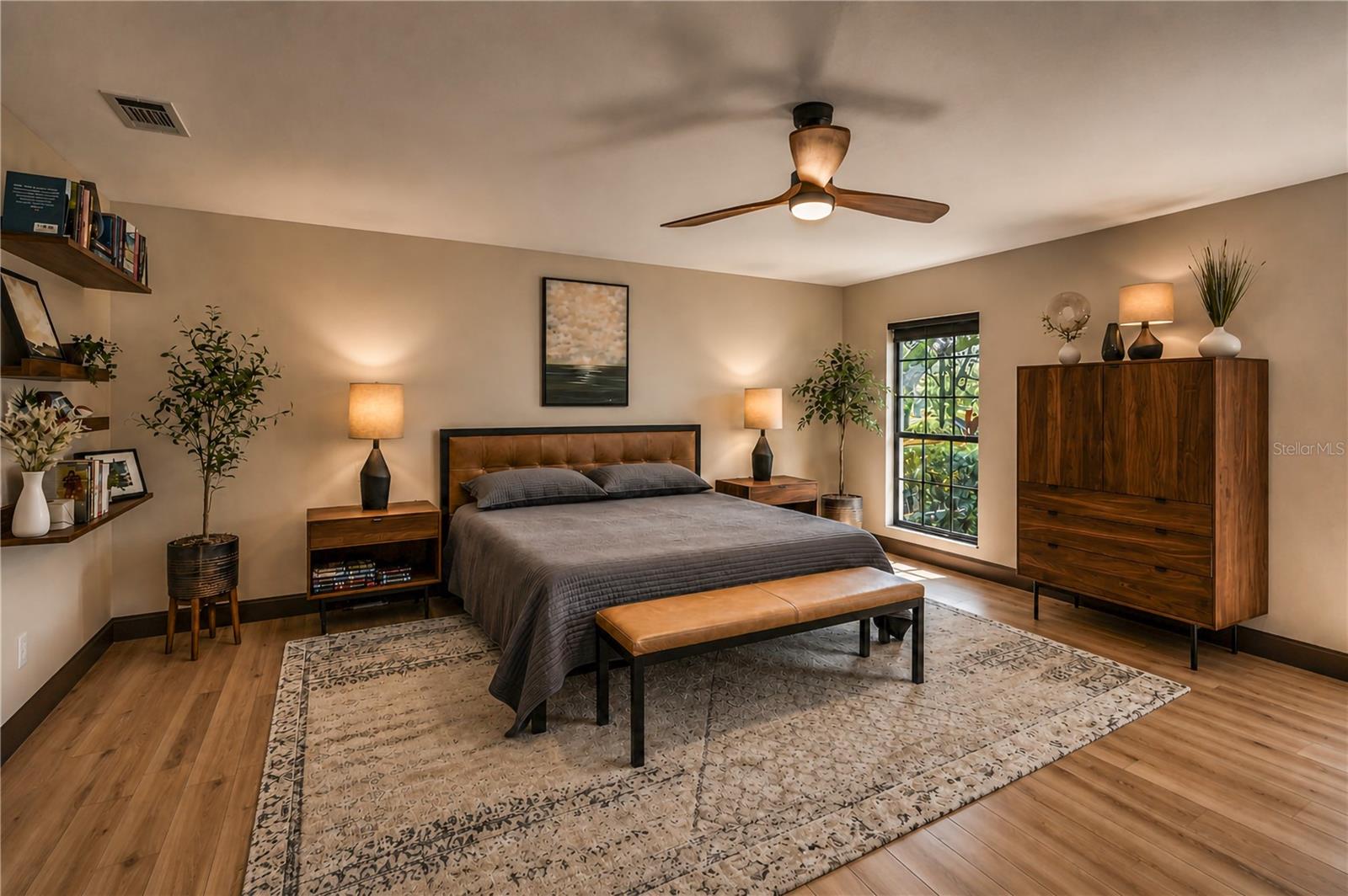 GOLDEN HILLS - Residential