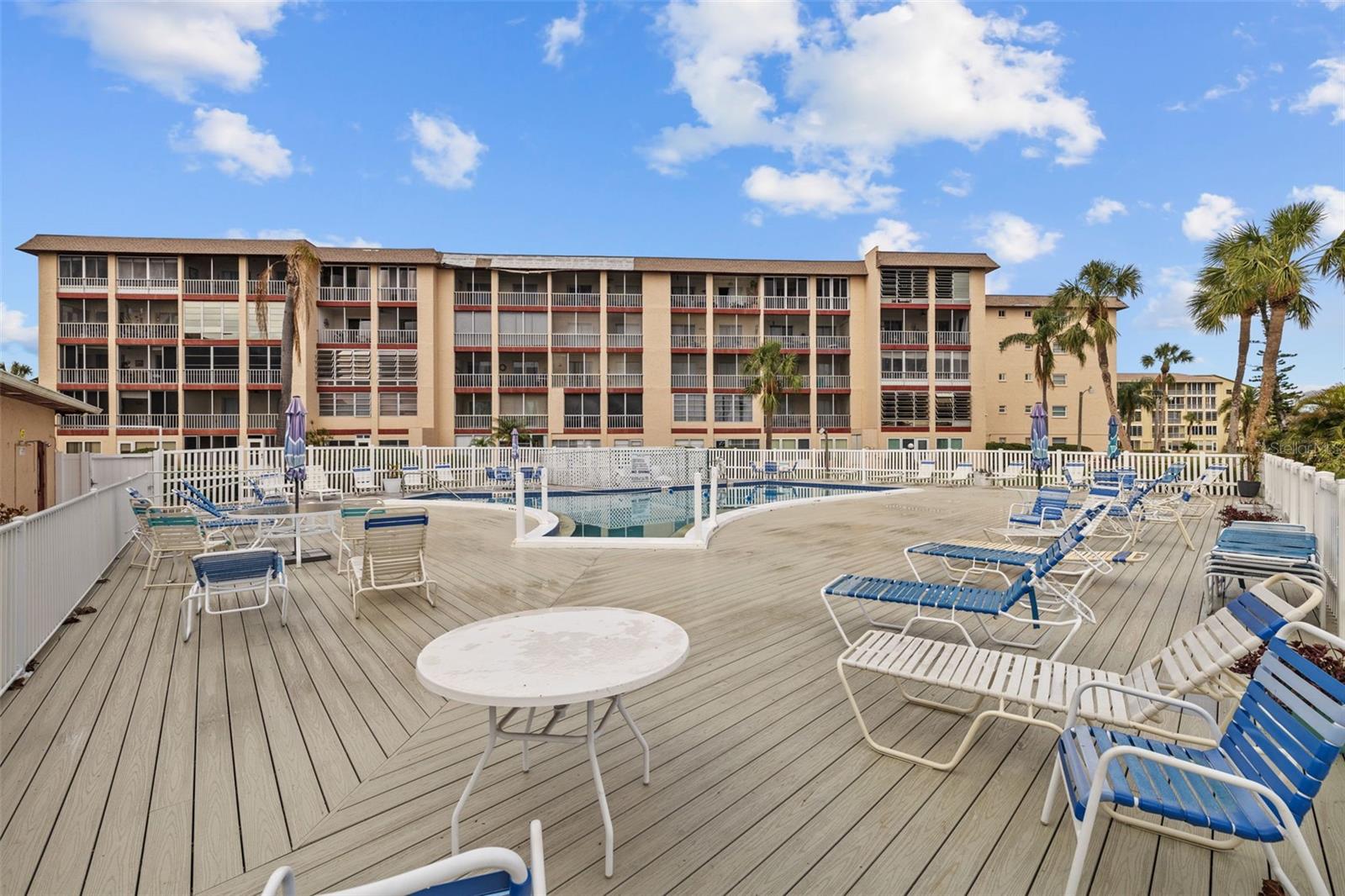 BAYSHORE ON THE LAKE APTS SEC 1 - Residential