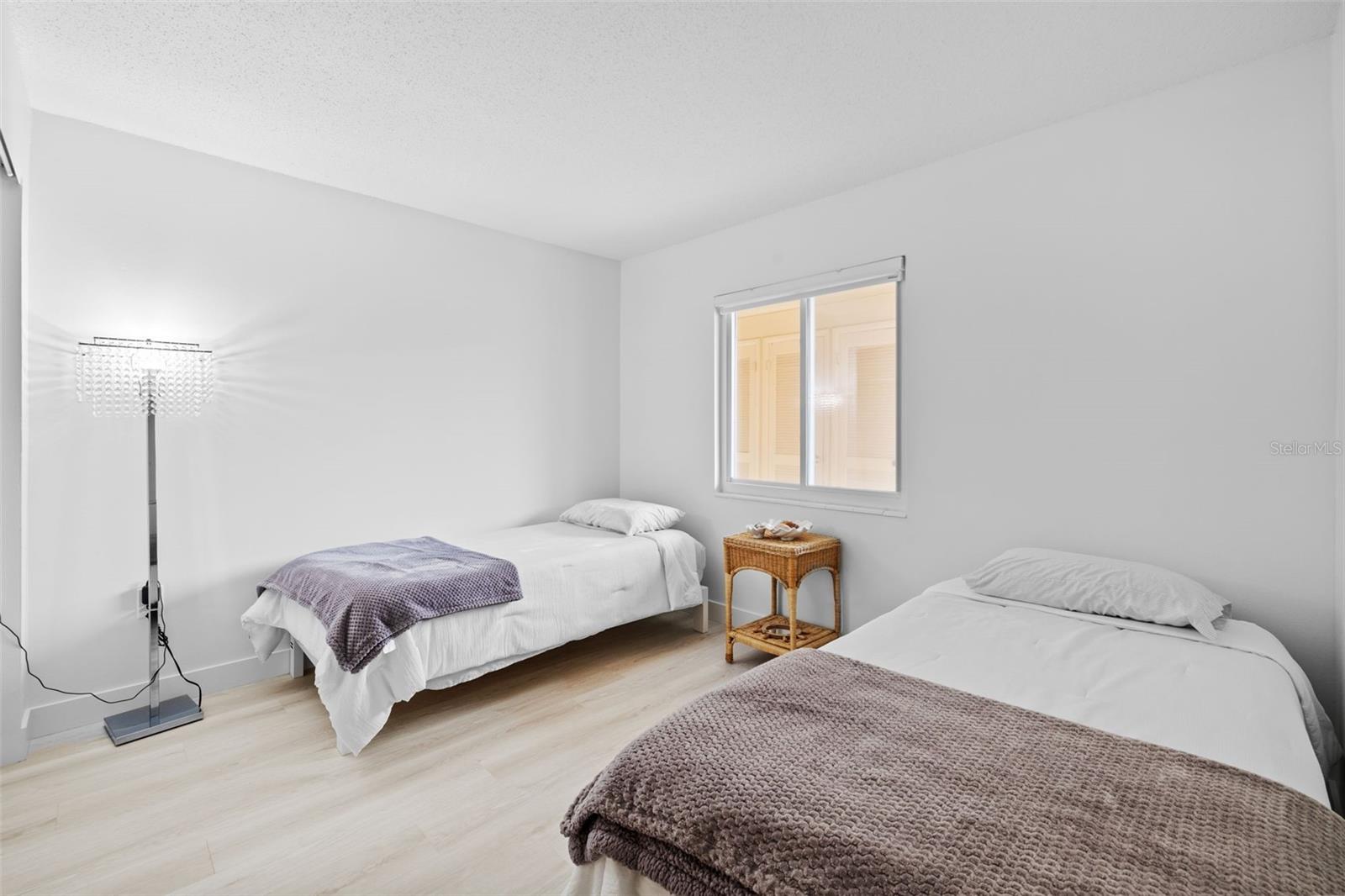 BAYSHORE ON THE LAKE APTS SEC 1 - Residential