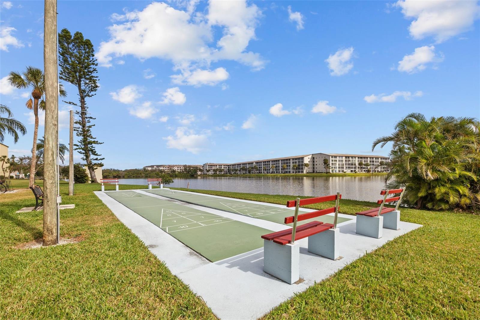 BAYSHORE ON THE LAKE APTS SEC 1 - Residential