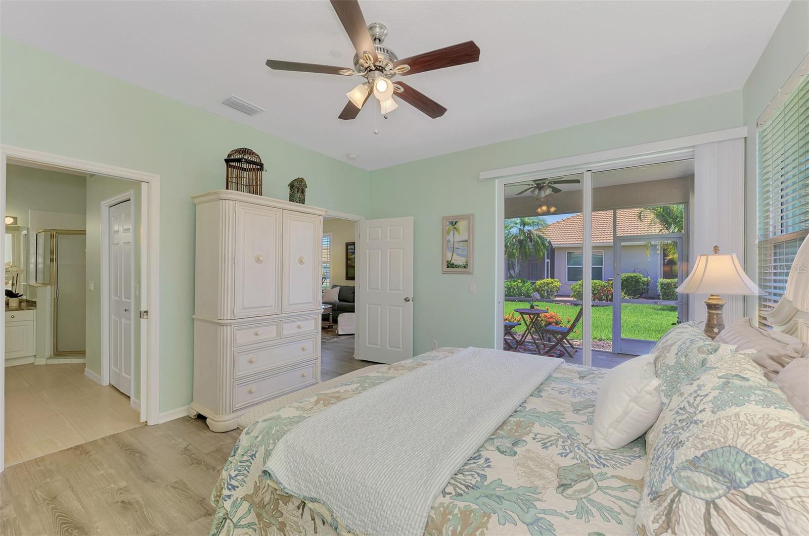 PELICAN POINTE GOLF & COUNTRY CLUB - Residential