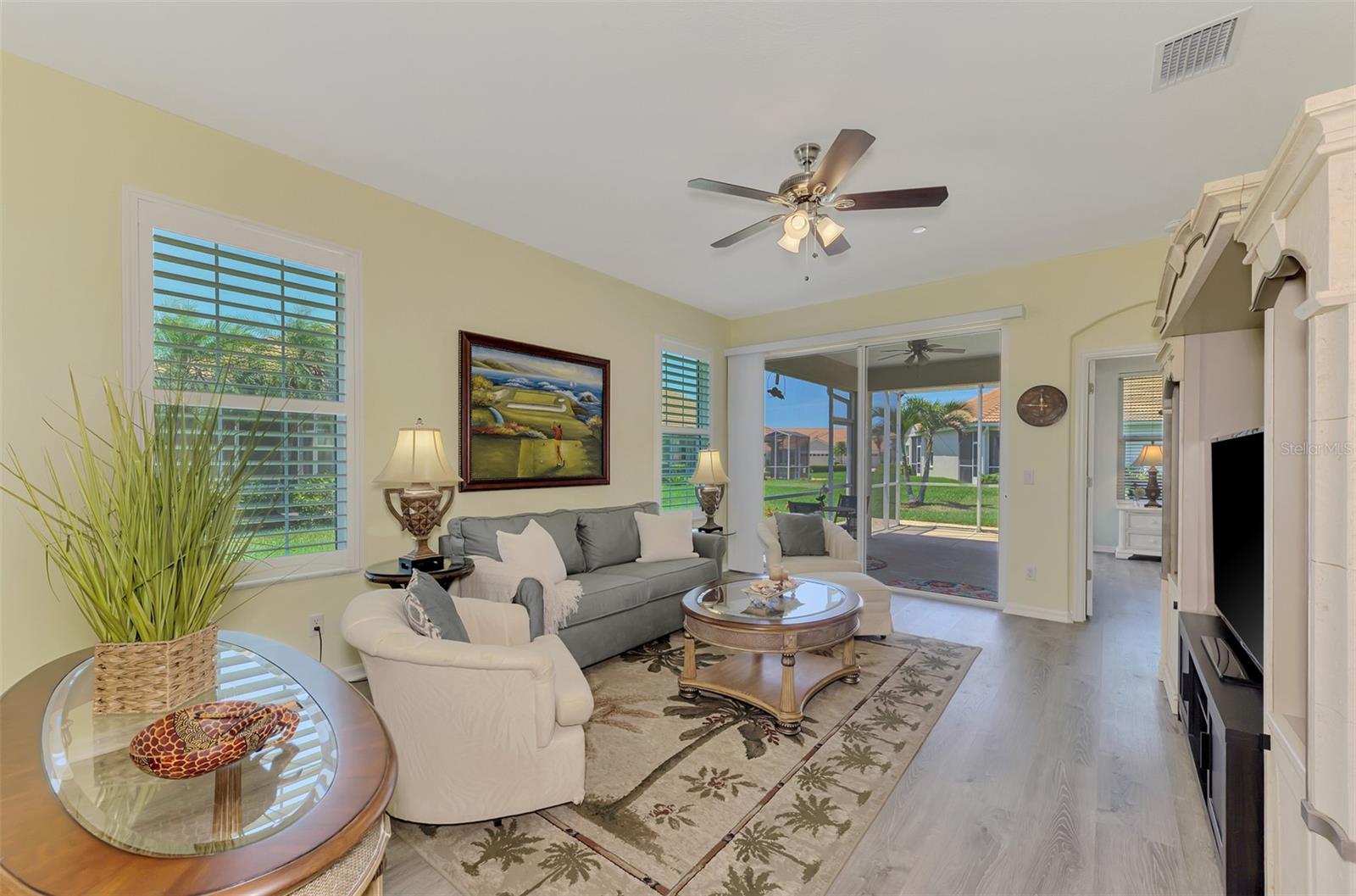 PELICAN POINTE GOLF & COUNTRY CLUB - Residential