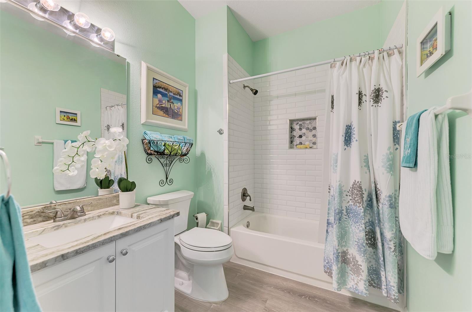 PELICAN POINTE GOLF & COUNTRY CLUB - Residential