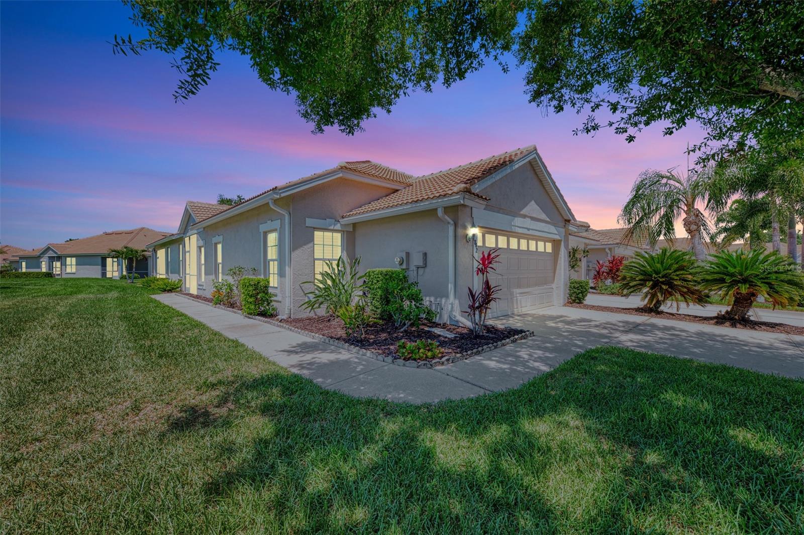 PELICAN POINTE GOLF & COUNTRY CLUB - Residential