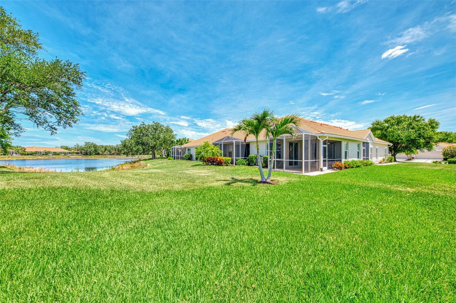PELICAN POINTE GOLF & COUNTRY CLUB - Residential