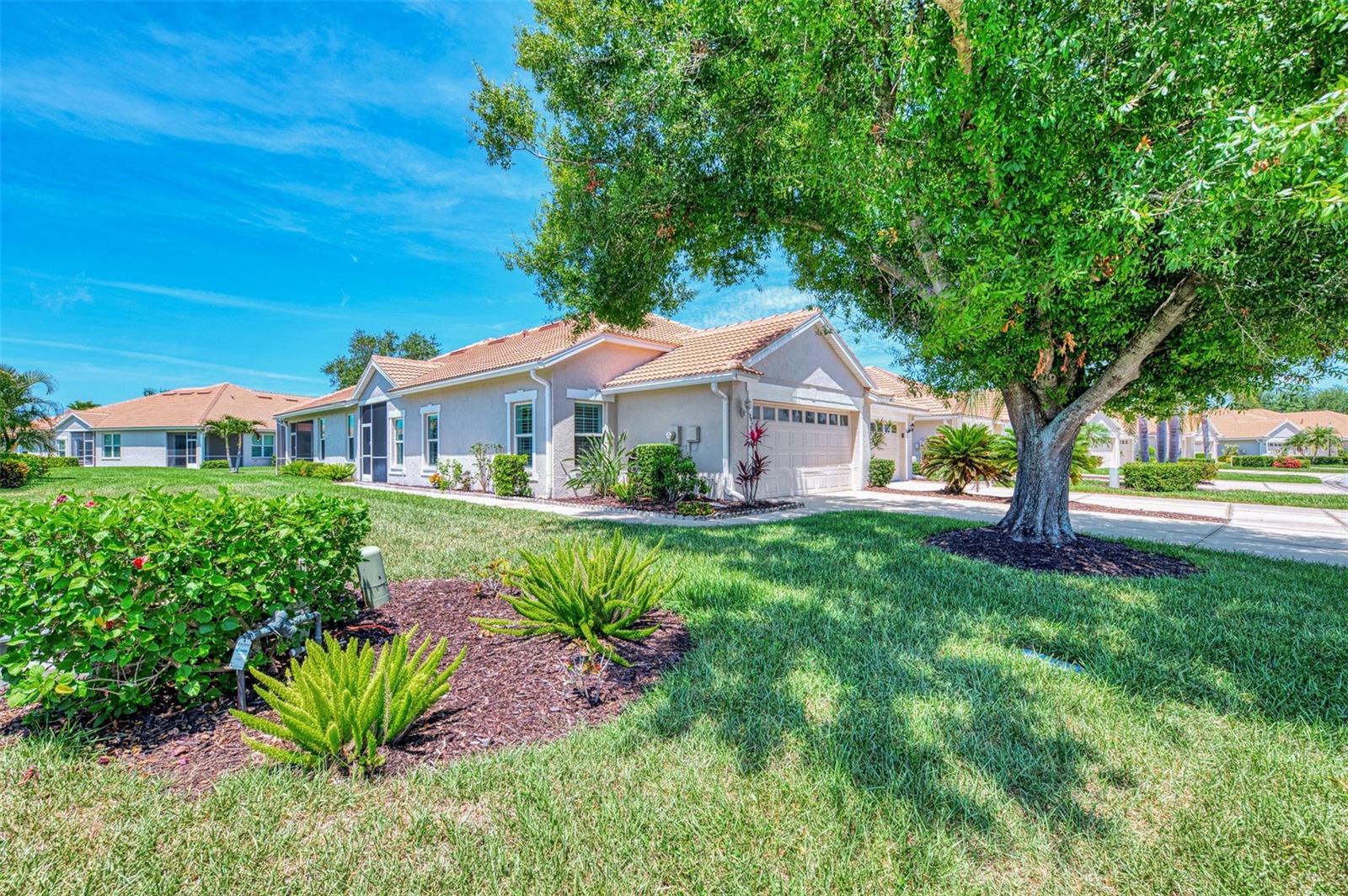 PELICAN POINTE GOLF & COUNTRY CLUB - Residential