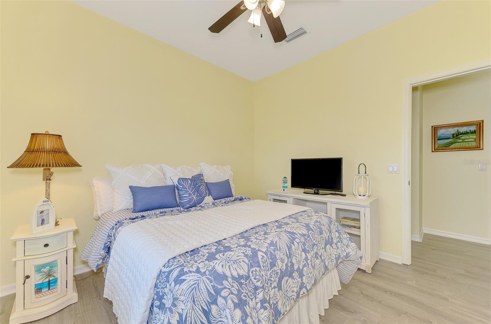 PELICAN POINTE GOLF & COUNTRY CLUB - Residential