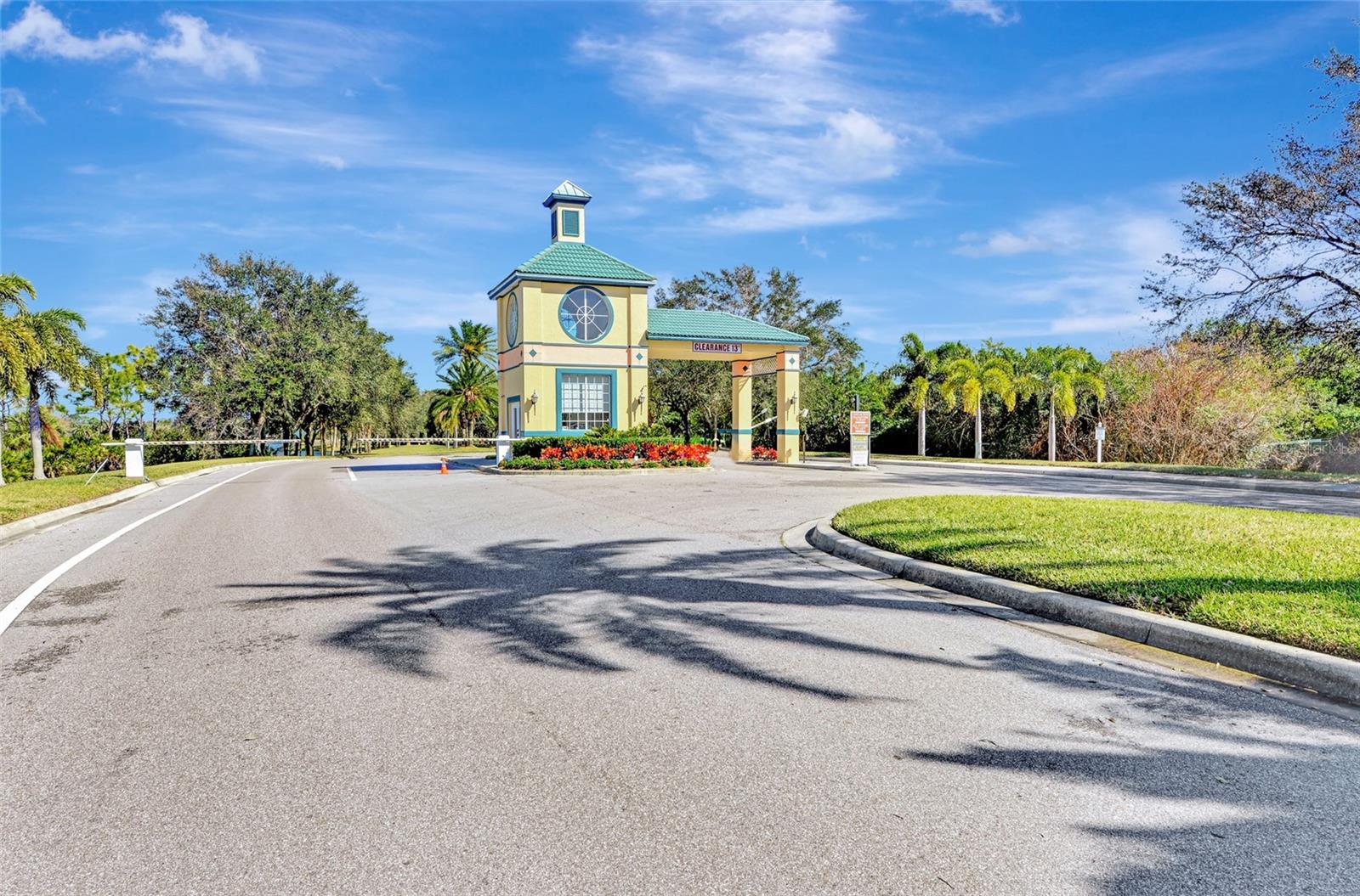 PELICAN POINTE GOLF & COUNTRY CLUB - Residential