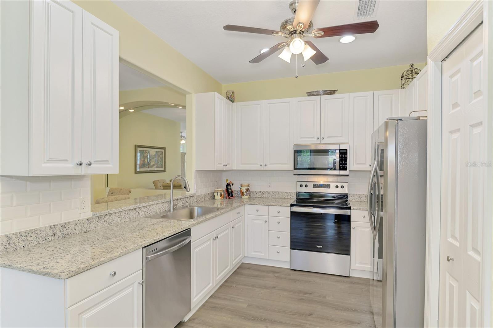 PELICAN POINTE GOLF & COUNTRY CLUB - Residential