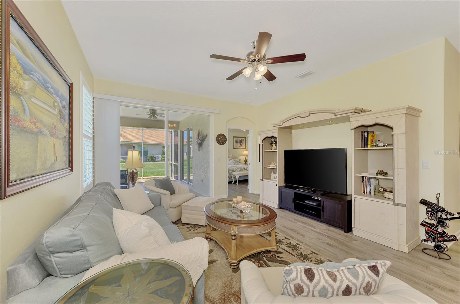 PELICAN POINTE GOLF & COUNTRY CLUB - Residential